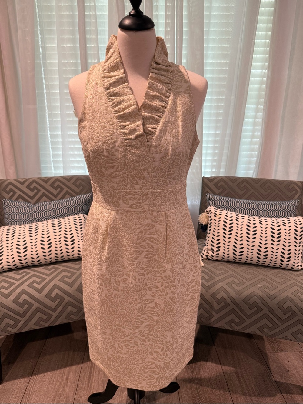 Taylor Gold Brocade Halter Sheath Dress Size 6 Metallic Floral Cocktail Party